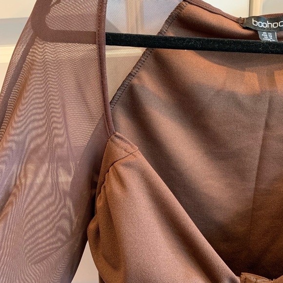 Boohoo Plus mesh sleeve hook and eye corset top - Picture 3 of 4